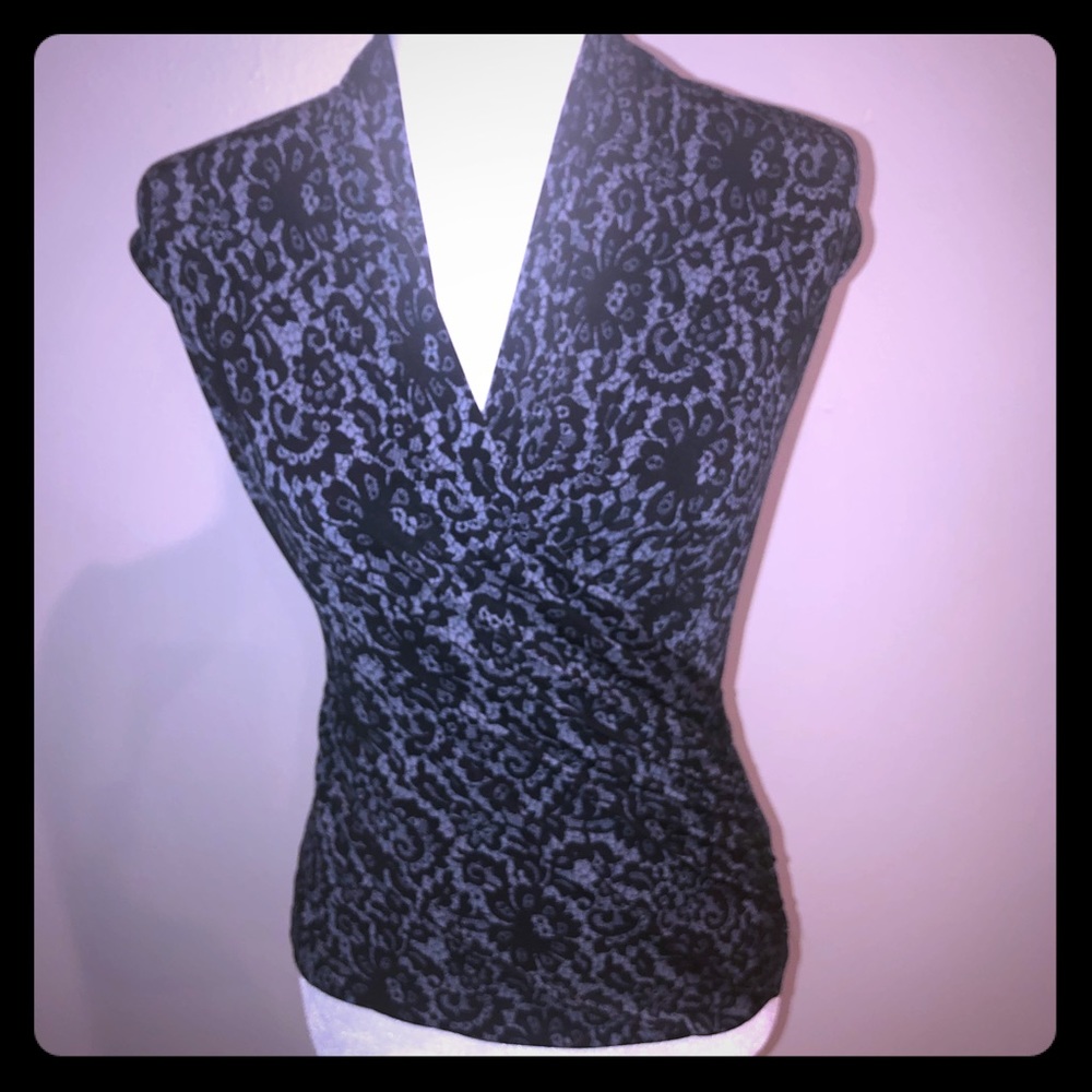 Vince Camuto black stretch top, w lace print